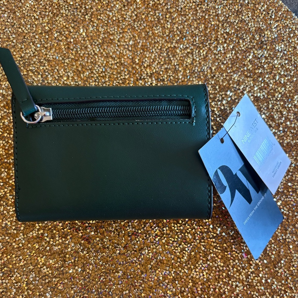 Nine West NWT 3 folded wallet Forest Green Quilted Compact with Silver V accent - Picture 5 of 5